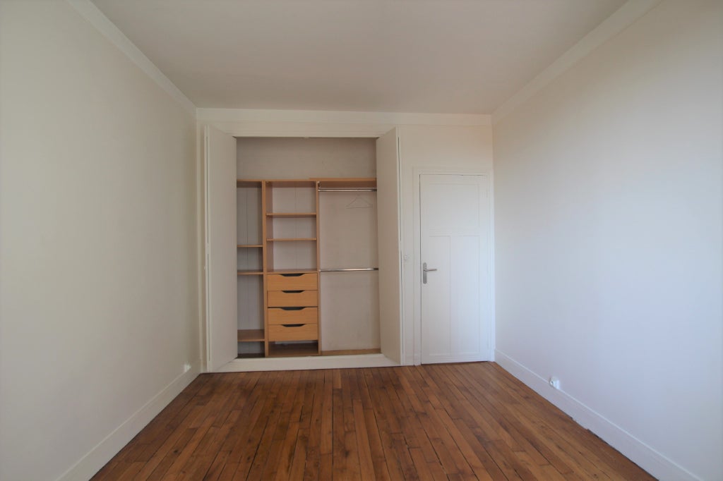 Flat Rue Louis Hubert Lyautey in Courbevoie