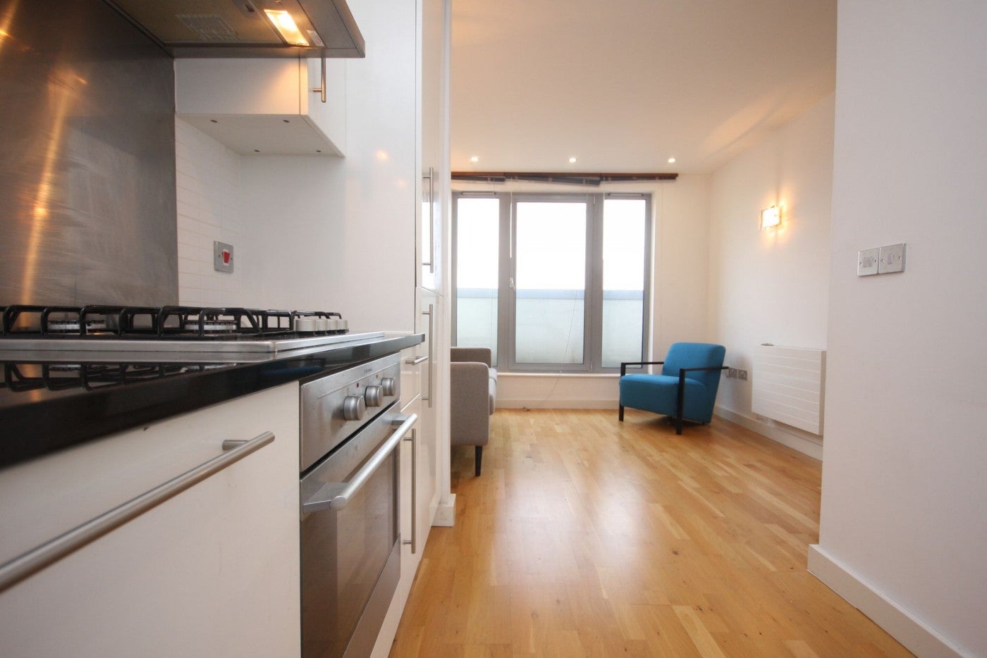 Flat Elthorne Road in Greater London