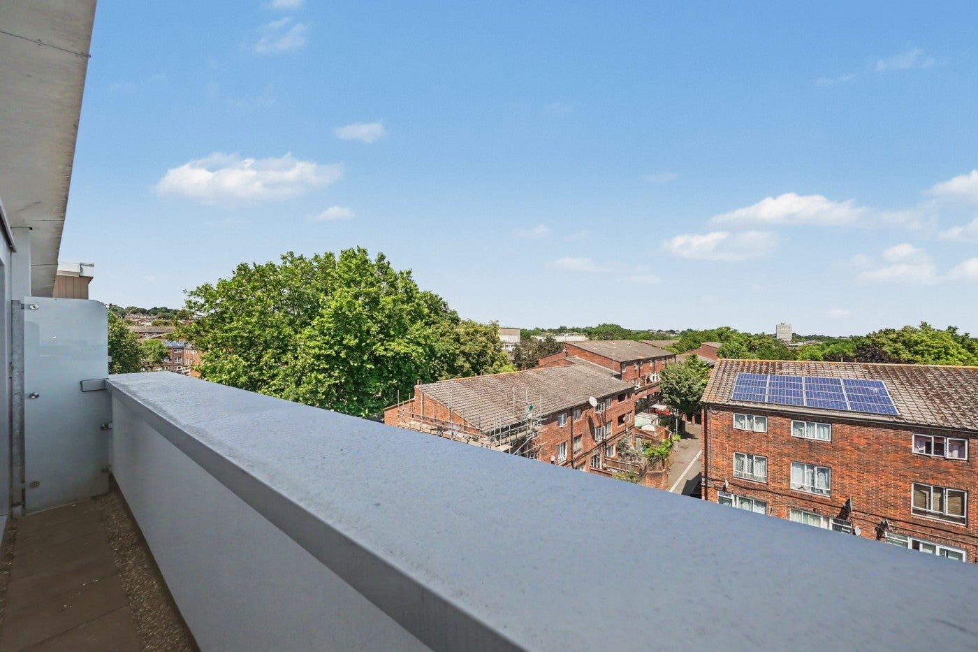 Flat Elthorne Road in Greater London