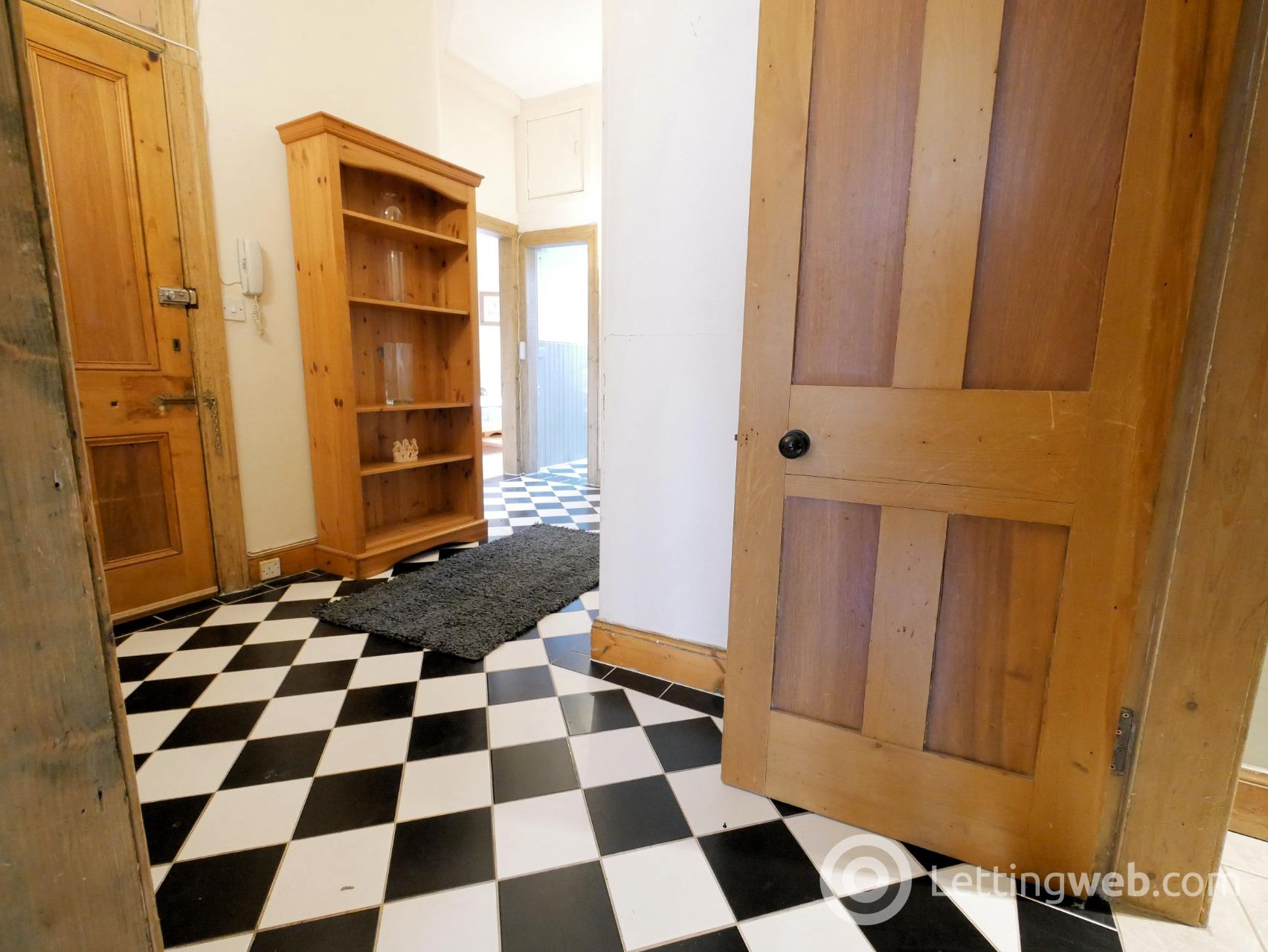 Flat Comiston Terrace in City of Edinburgh