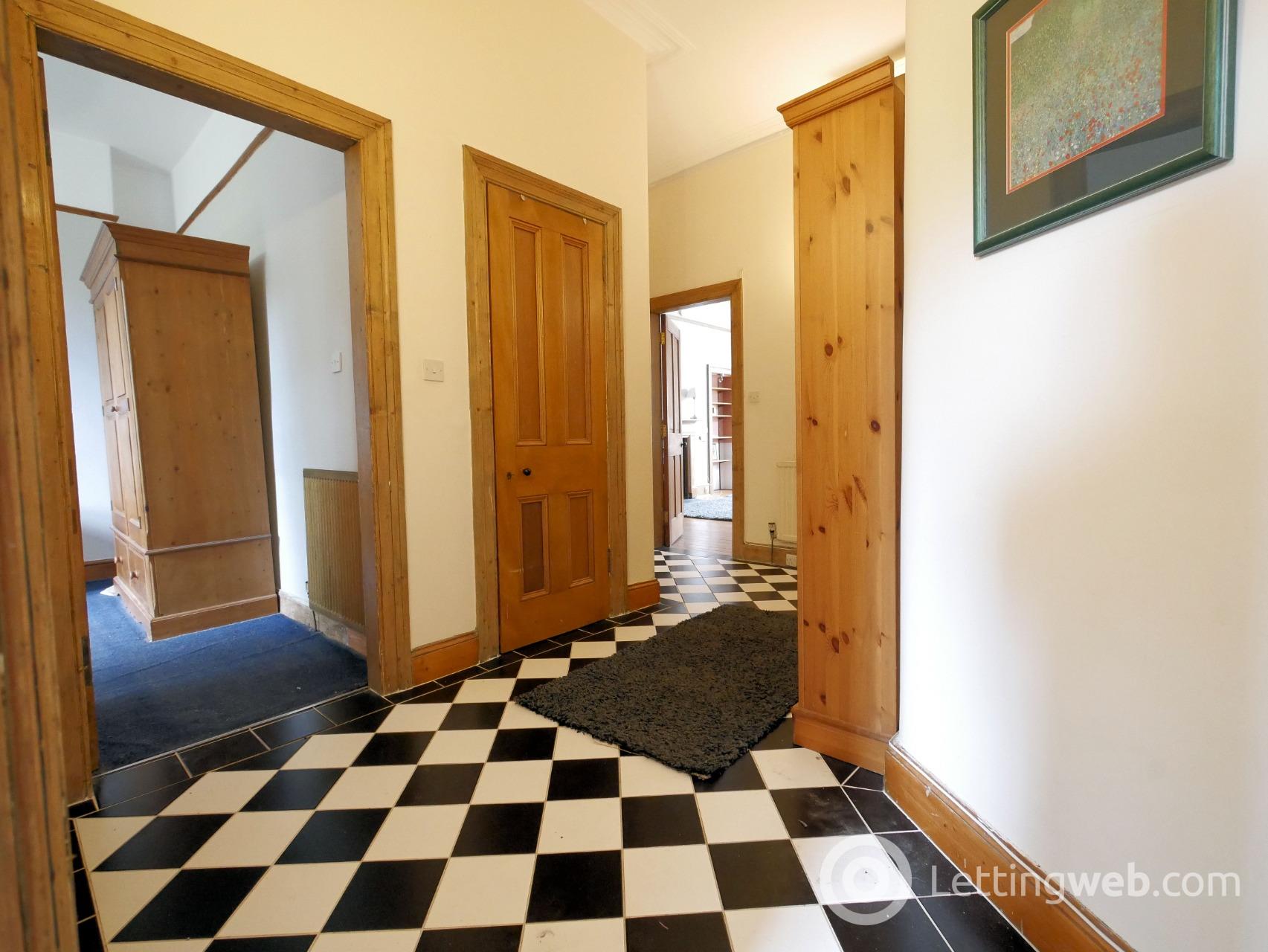 Flat Comiston Terrace in City of Edinburgh