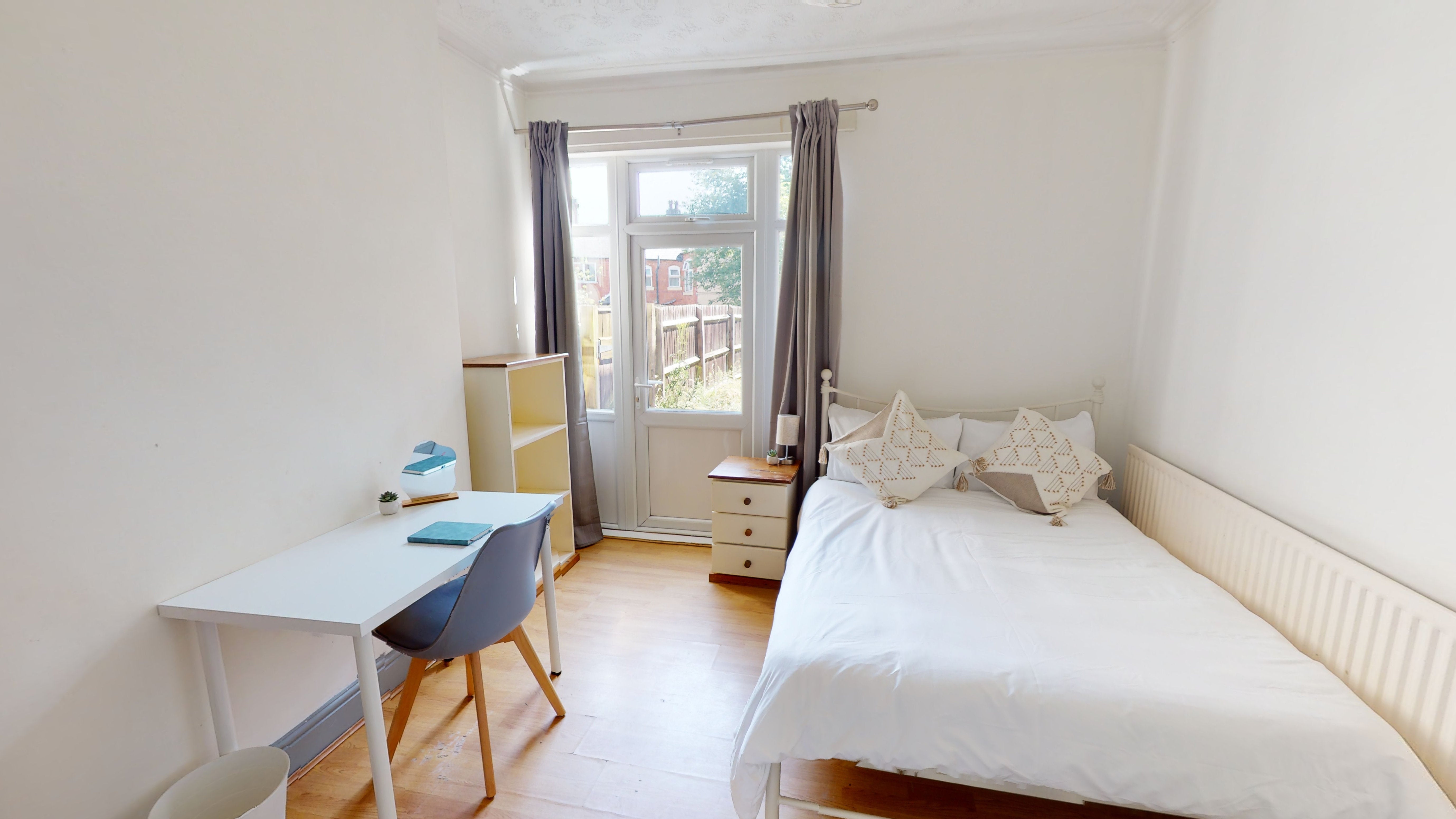Room Rotton Park Road in Birmingham