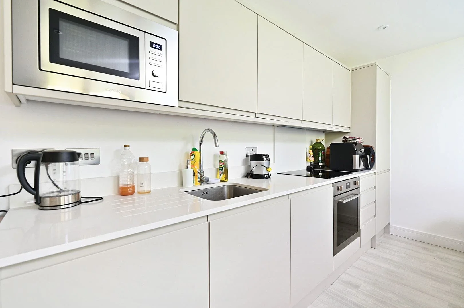 Flat Farnborough Road in Rushmoor
