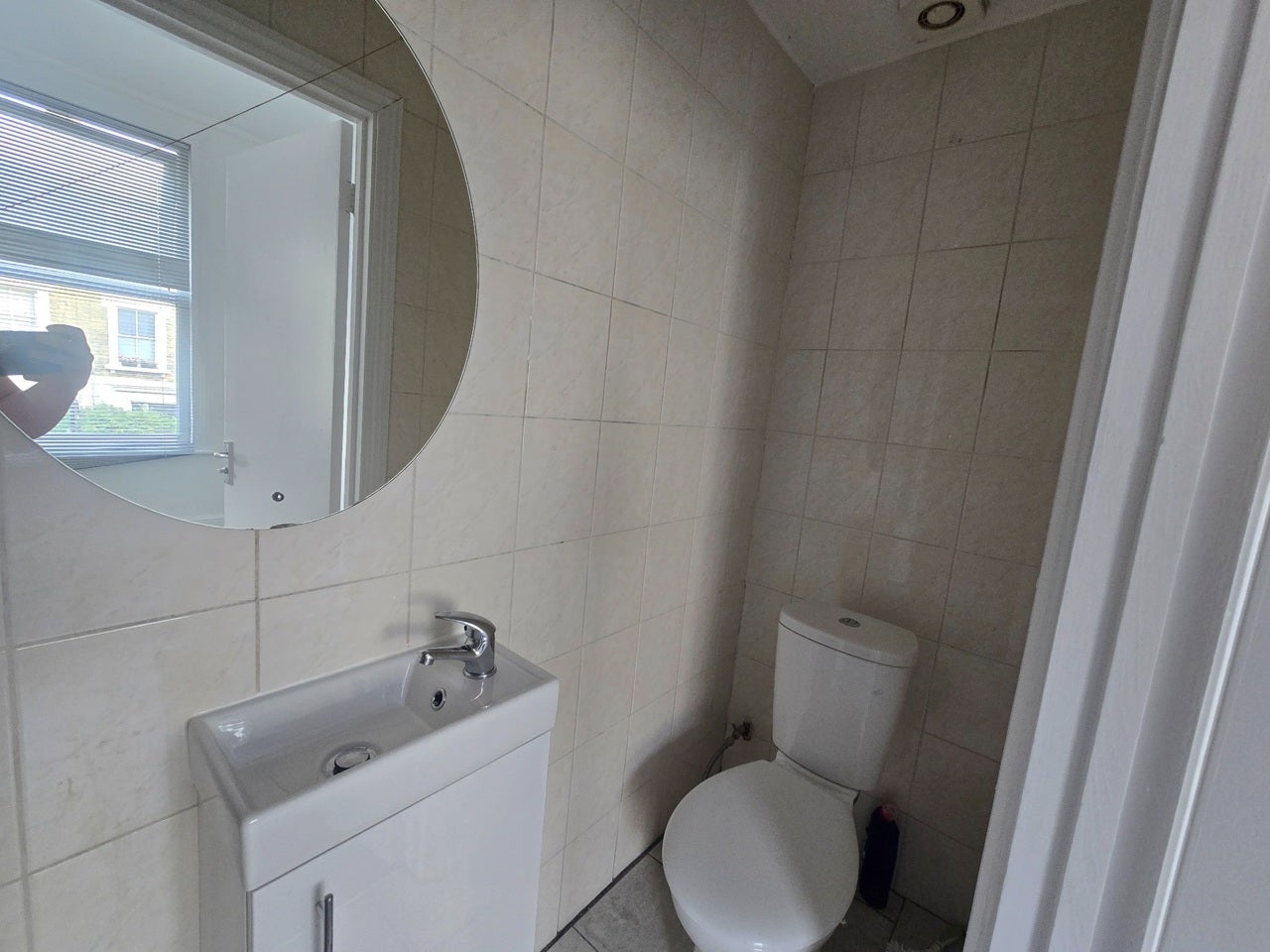 Flat Benwell Road in Greater London