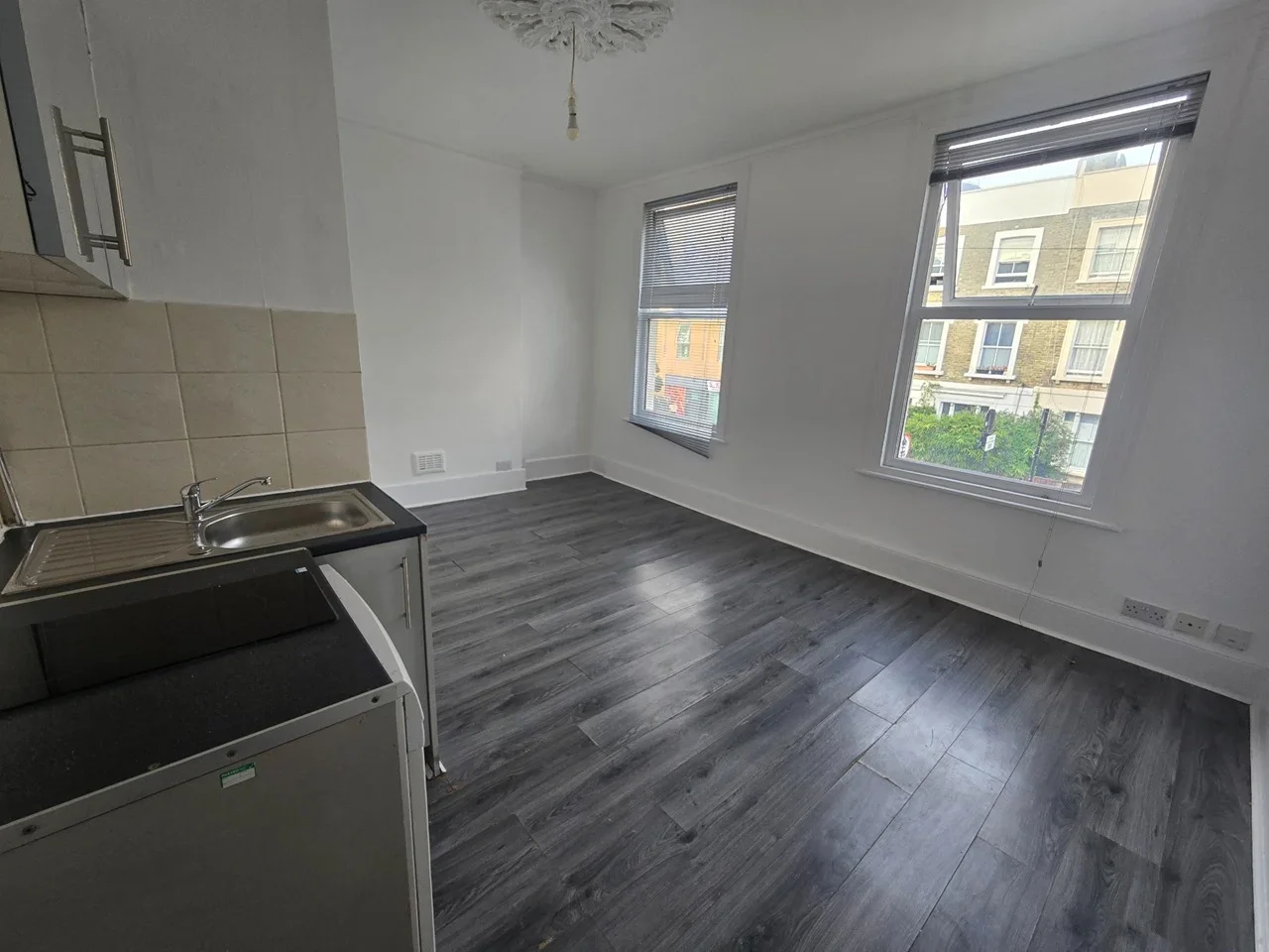 Flat Benwell Road in Greater London