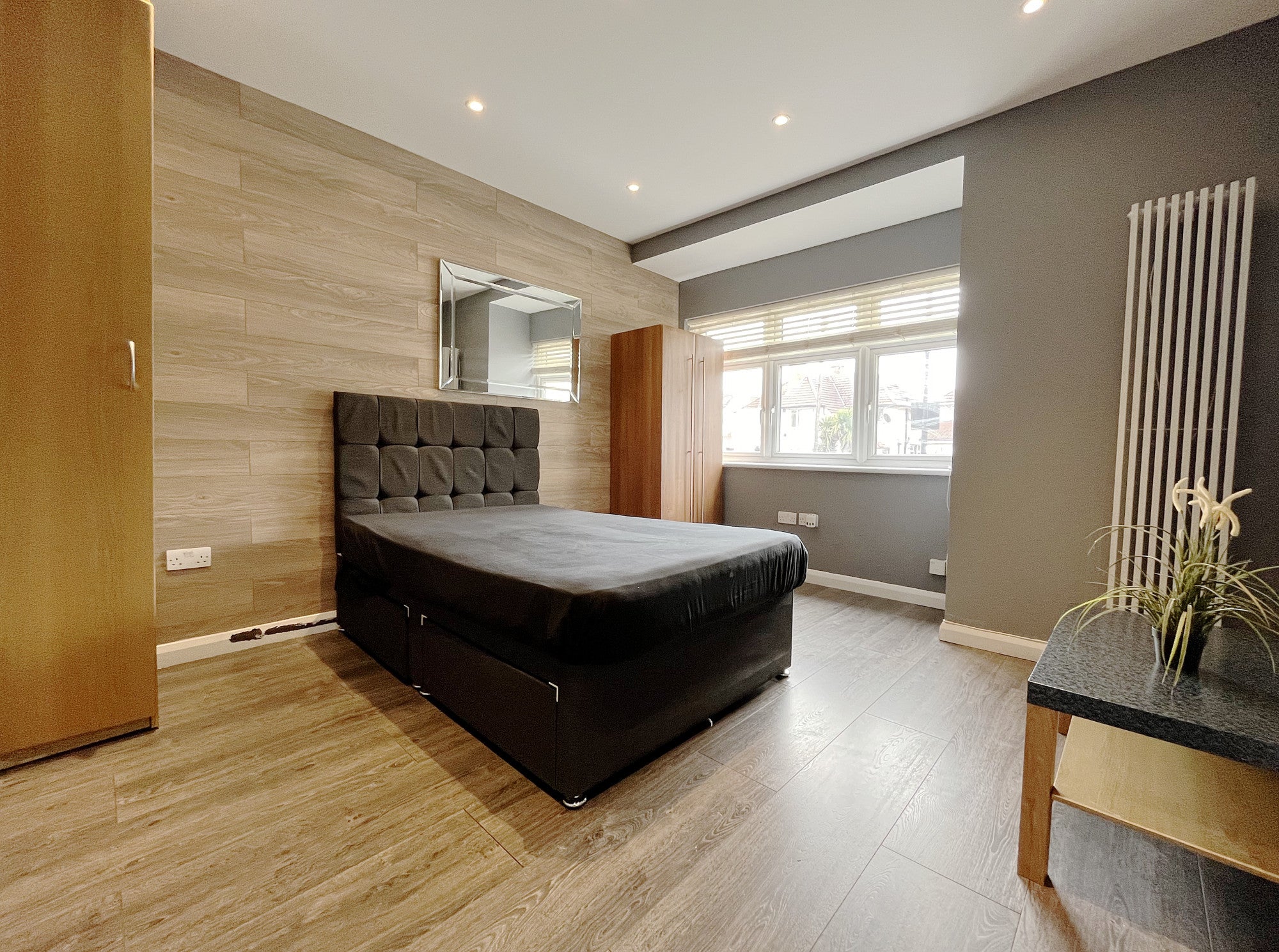 Room Vicarage Farm Road in London