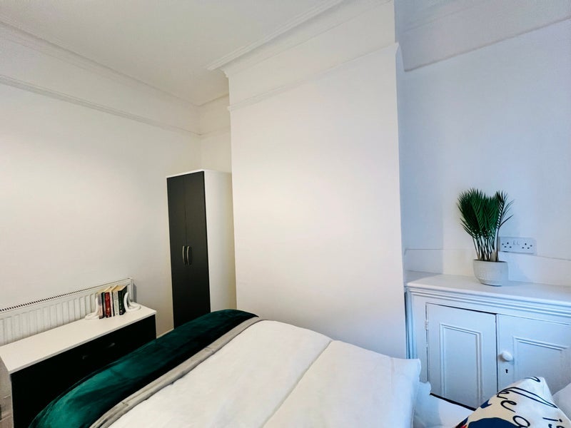 Room Darnley Street in Stoke-on-Trent