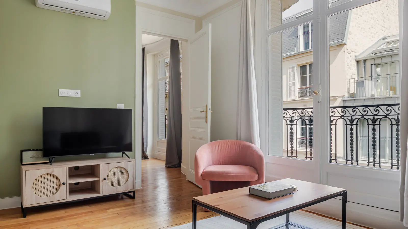 Flat Impasse des Prêtres in Paris