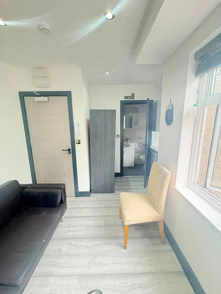 Flat Penderry Rise in Greater London