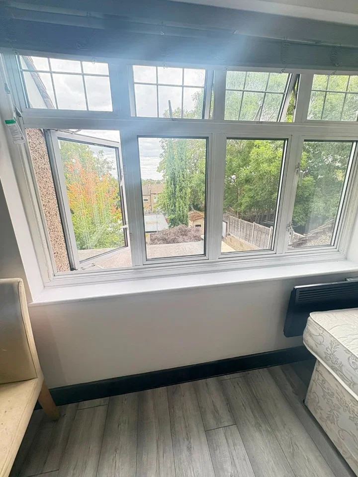 Flat Penderry Rise in Greater London