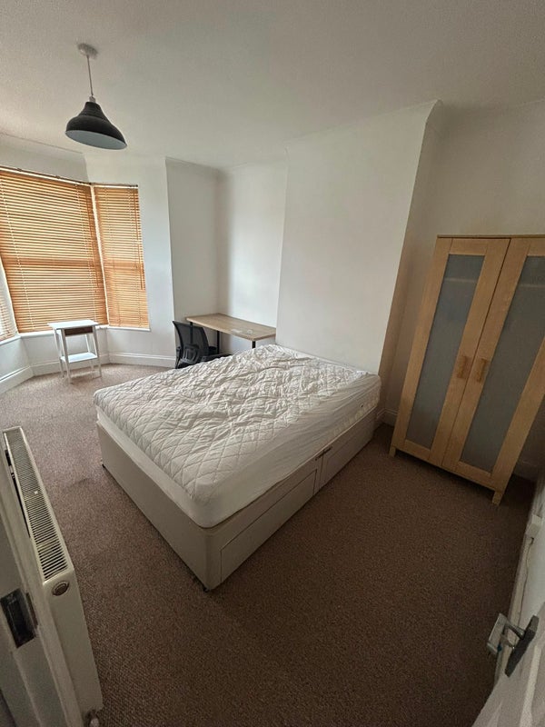 Room Kingston Road in Bristol