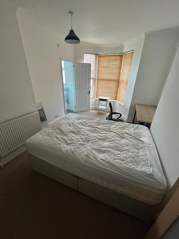 Room Kingston Road in Bristol