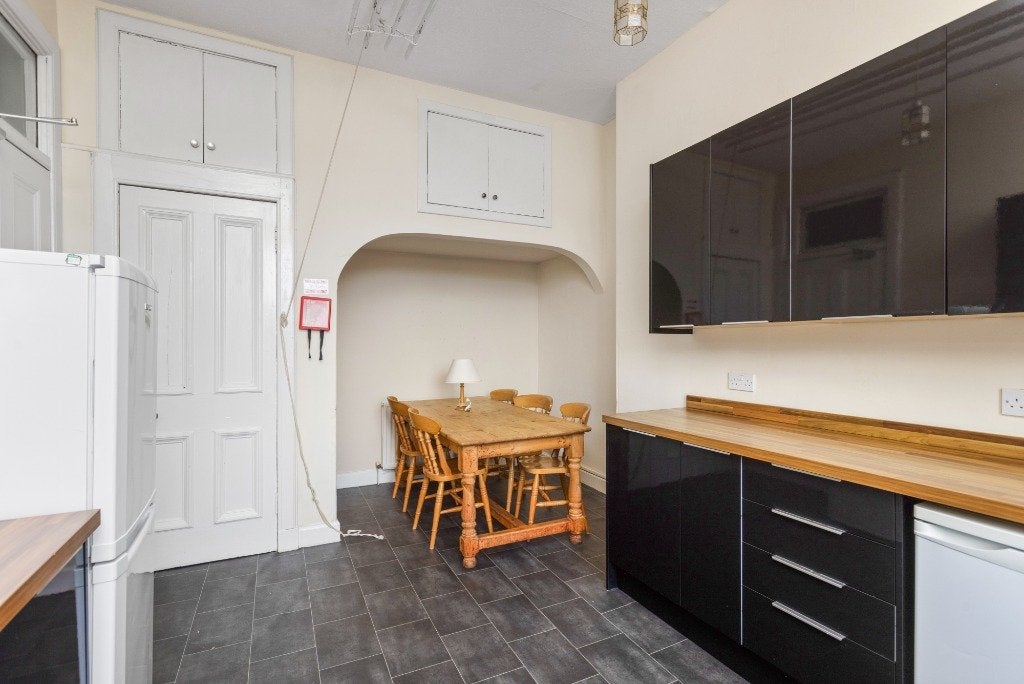 Flat Perth Street in City of Edinburgh