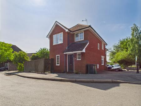 House The Topiary in Basingstoke and Deane