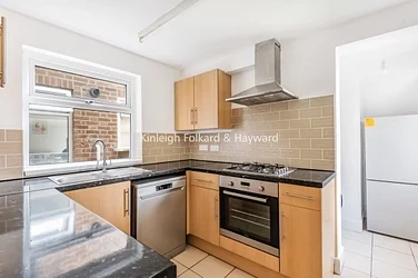 Flat Marlborough Gardens in Greater London