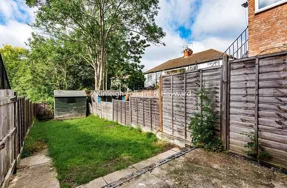 Flat Marlborough Gardens in Greater London