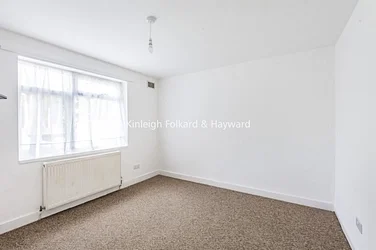 Flat Marlborough Gardens in Greater London
