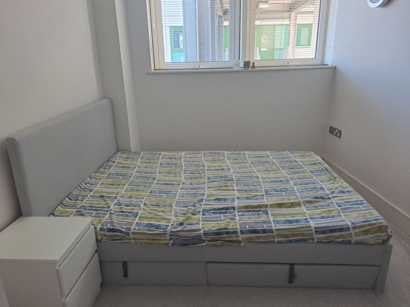 Room Royal Oak Yard in Greater London