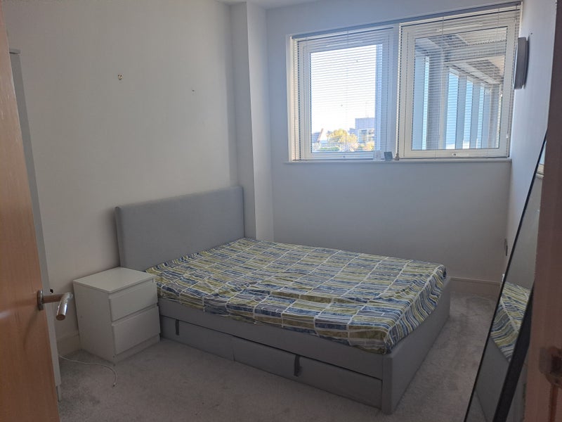 Room Royal Oak Yard in Greater London