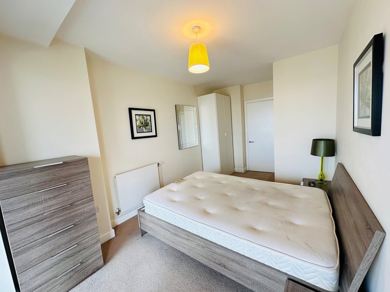 Flat Peartree Way in Greater London