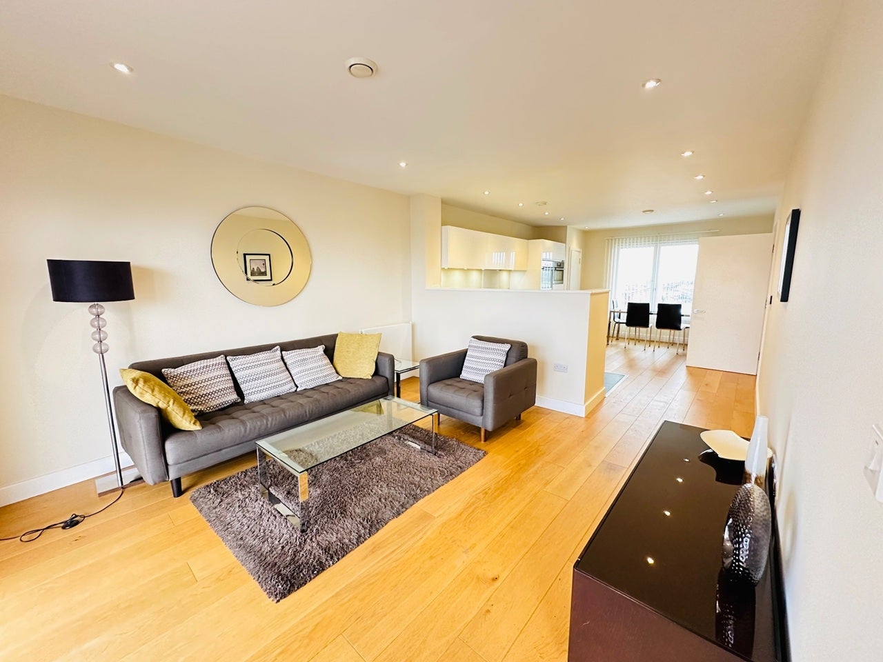 Flat Peartree Way in Greater London