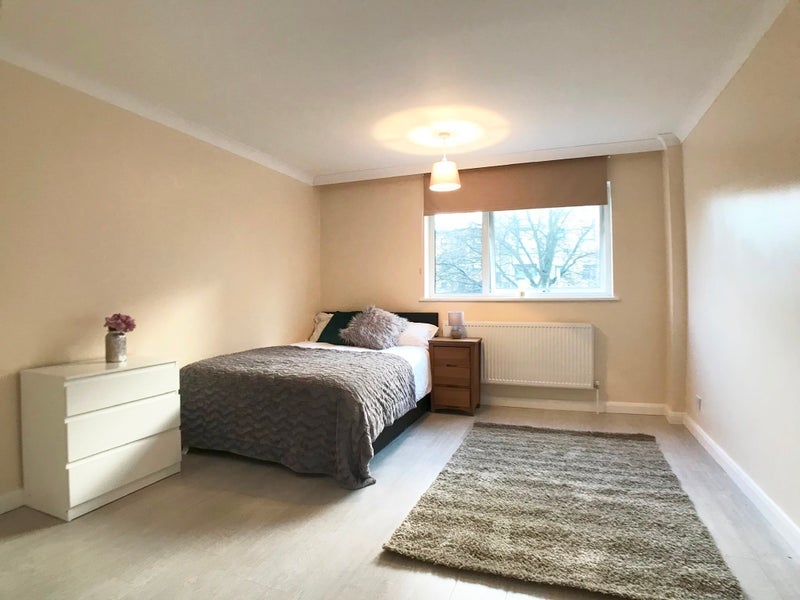 Room Ascot Road in Greater London