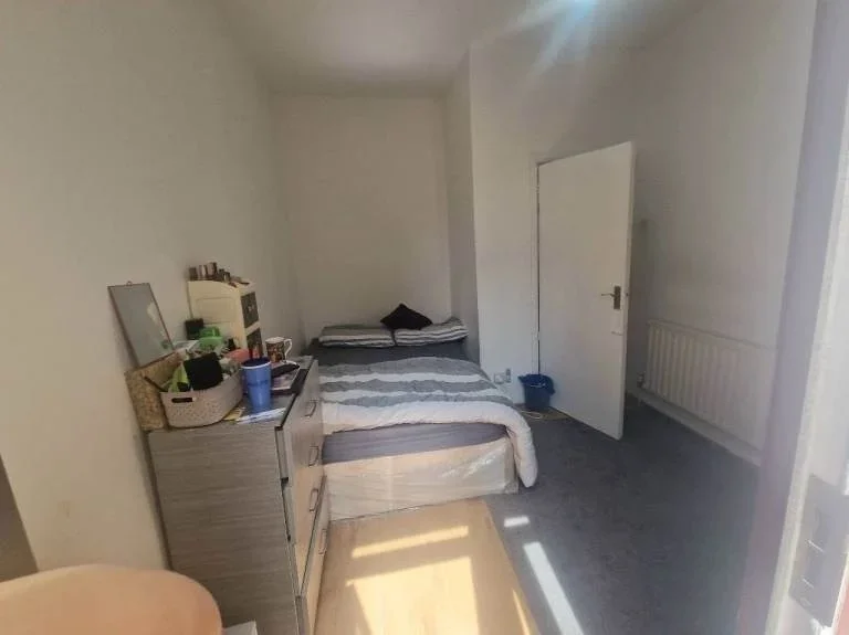 Room Milton Avenue in Greater London