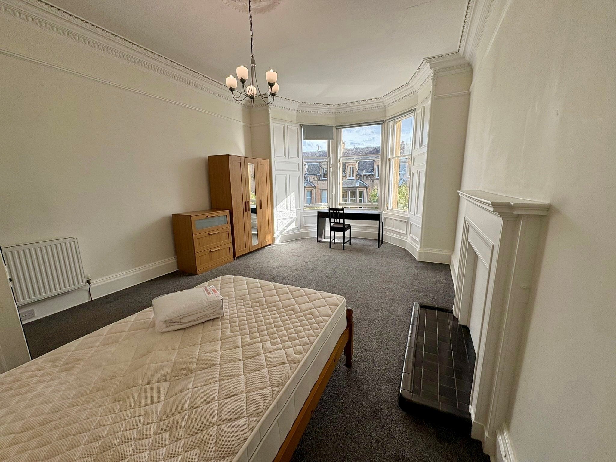 Room Strathearn Road in City of Edinburgh