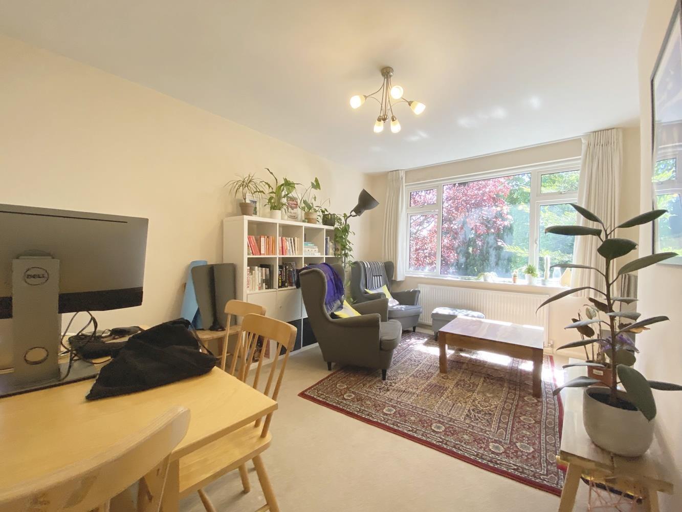Flat Turney Road in Greater London