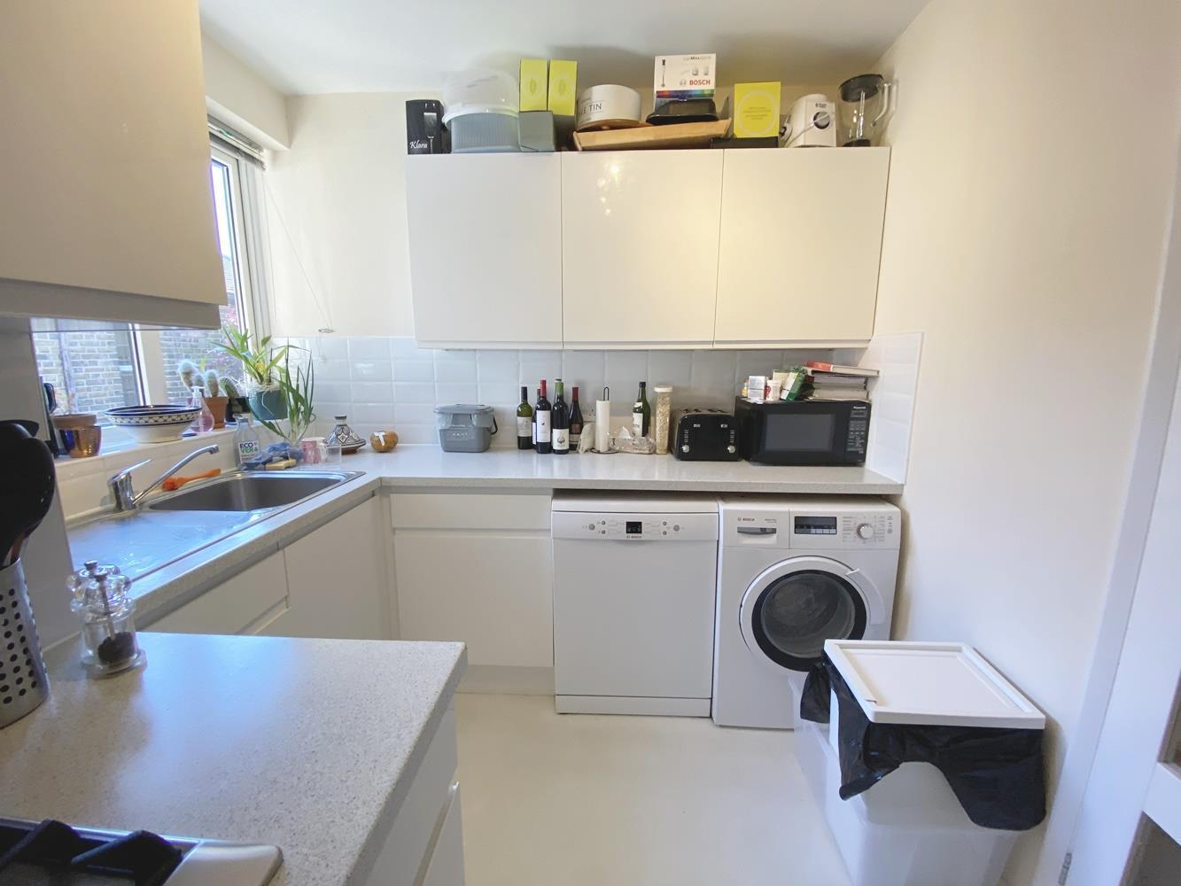 Flat Turney Road in Greater London