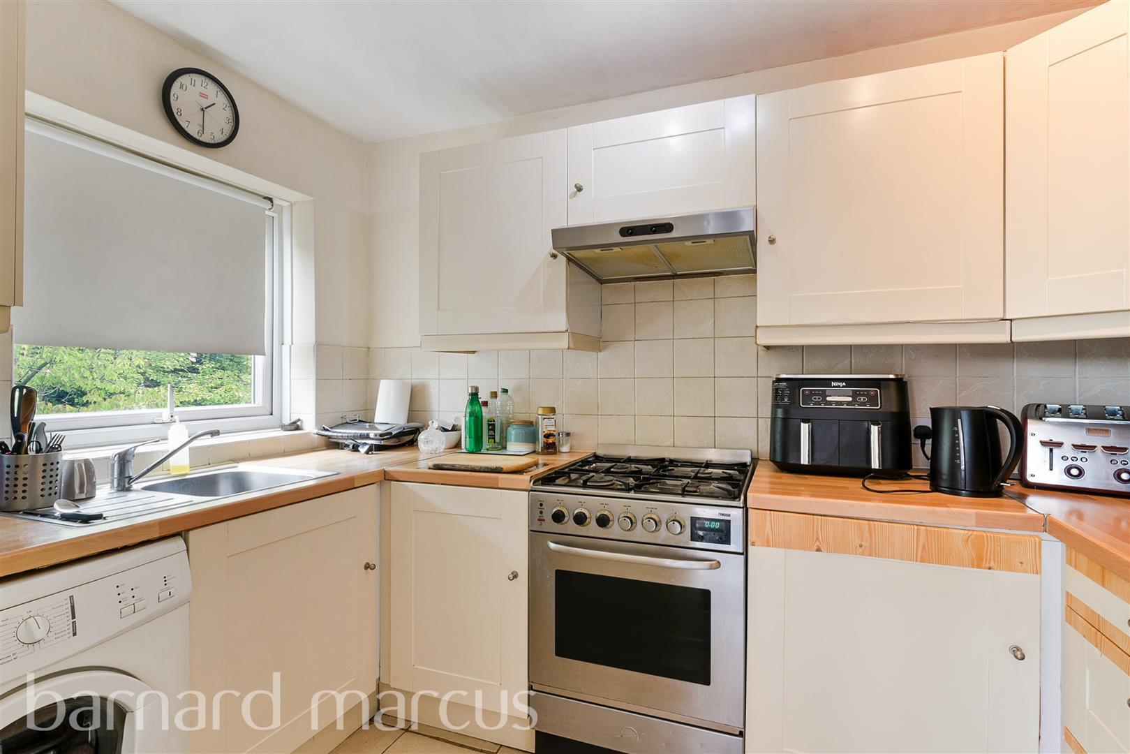 Flat Ollgar Close in Greater London