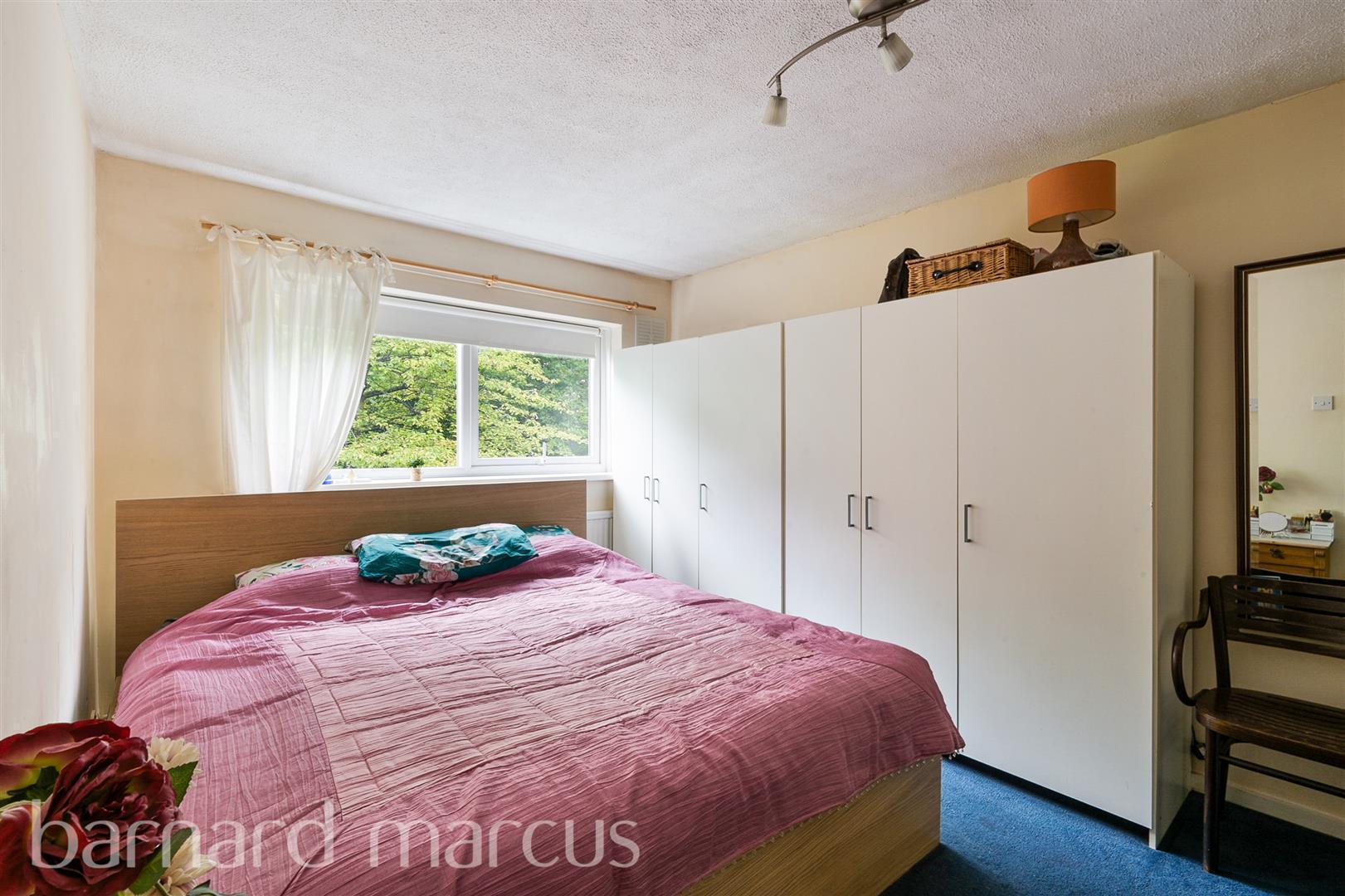 Flat Ollgar Close in Greater London