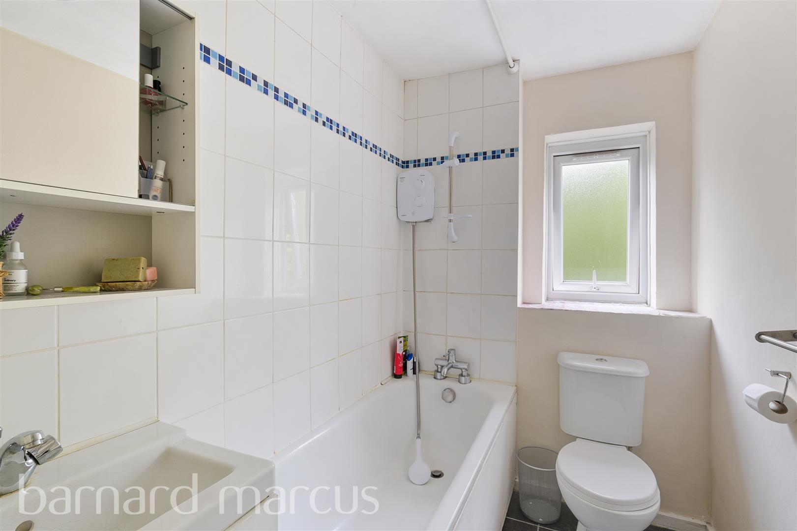 Flat Ollgar Close in Greater London