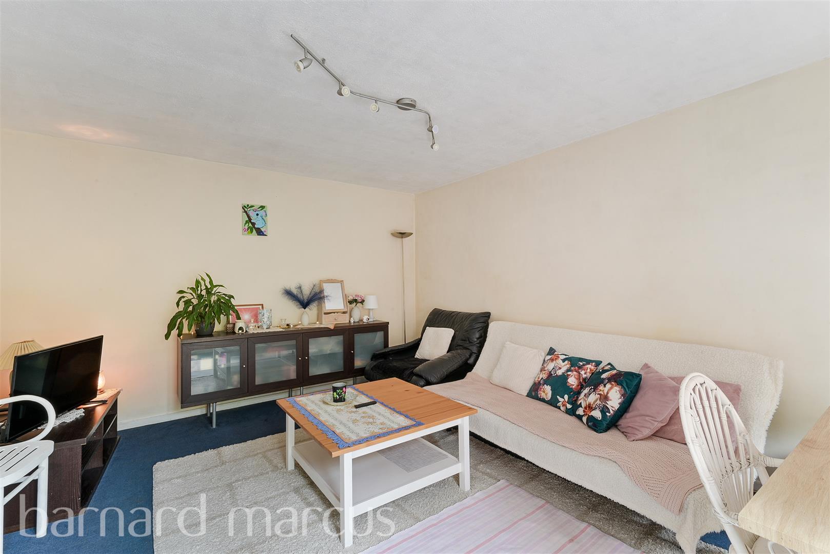 Flat Ollgar Close in Greater London