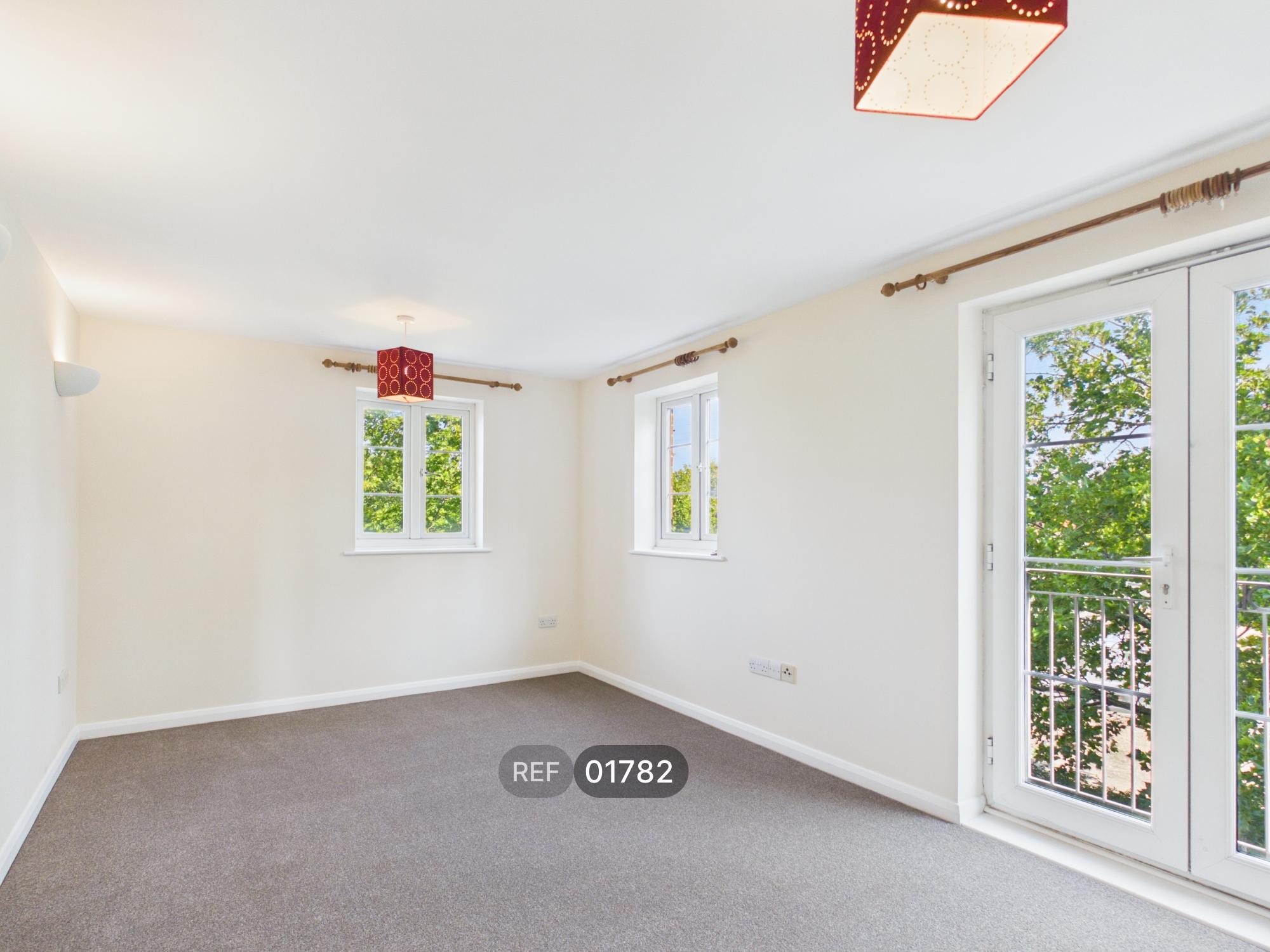 Flat Phoenix Court in Colchester