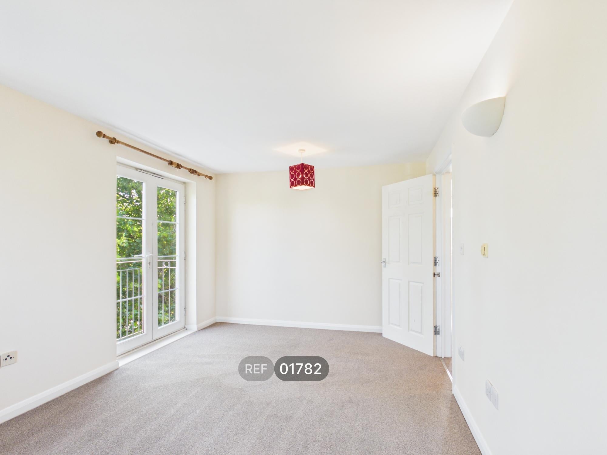 Flat Phoenix Court in Colchester