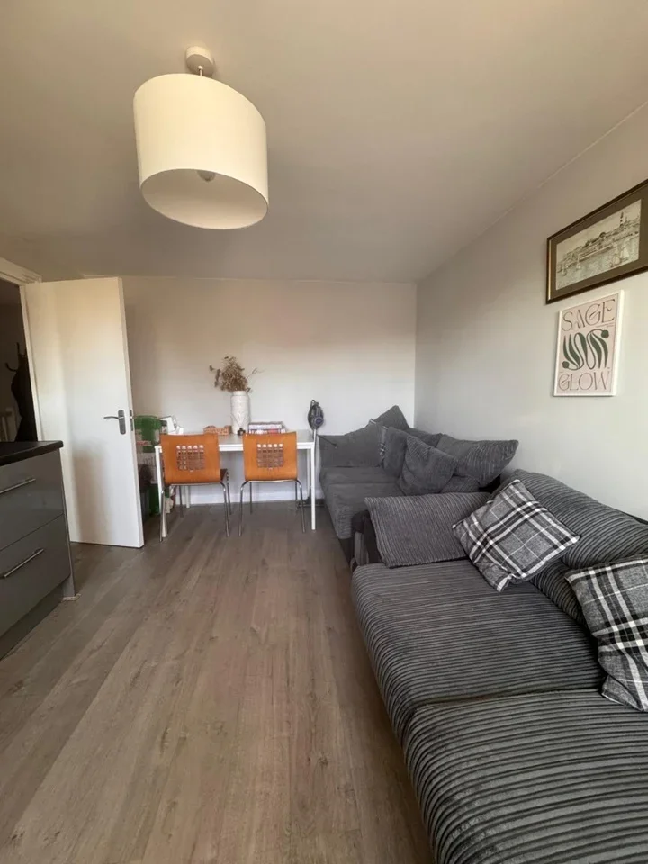 Flat Ardley Close in Greater London