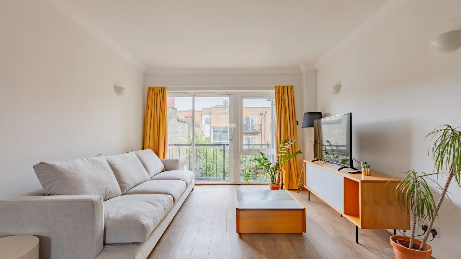 Flat Chilton Street in Greater London