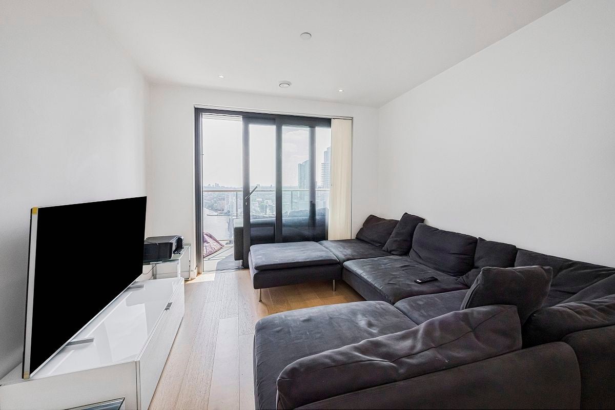 Flat Yabsley Street in Greater London