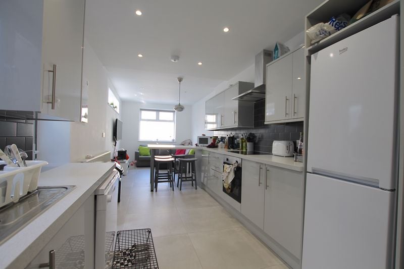 Flat Llantrisant Street in Cardiff