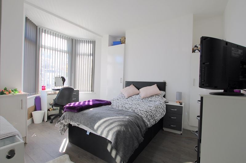 Flat Llantrisant Street in Cardiff