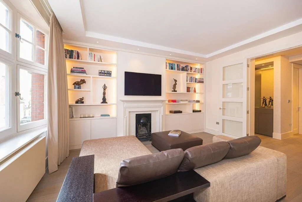 Flat Kensington Court Place in Greater London