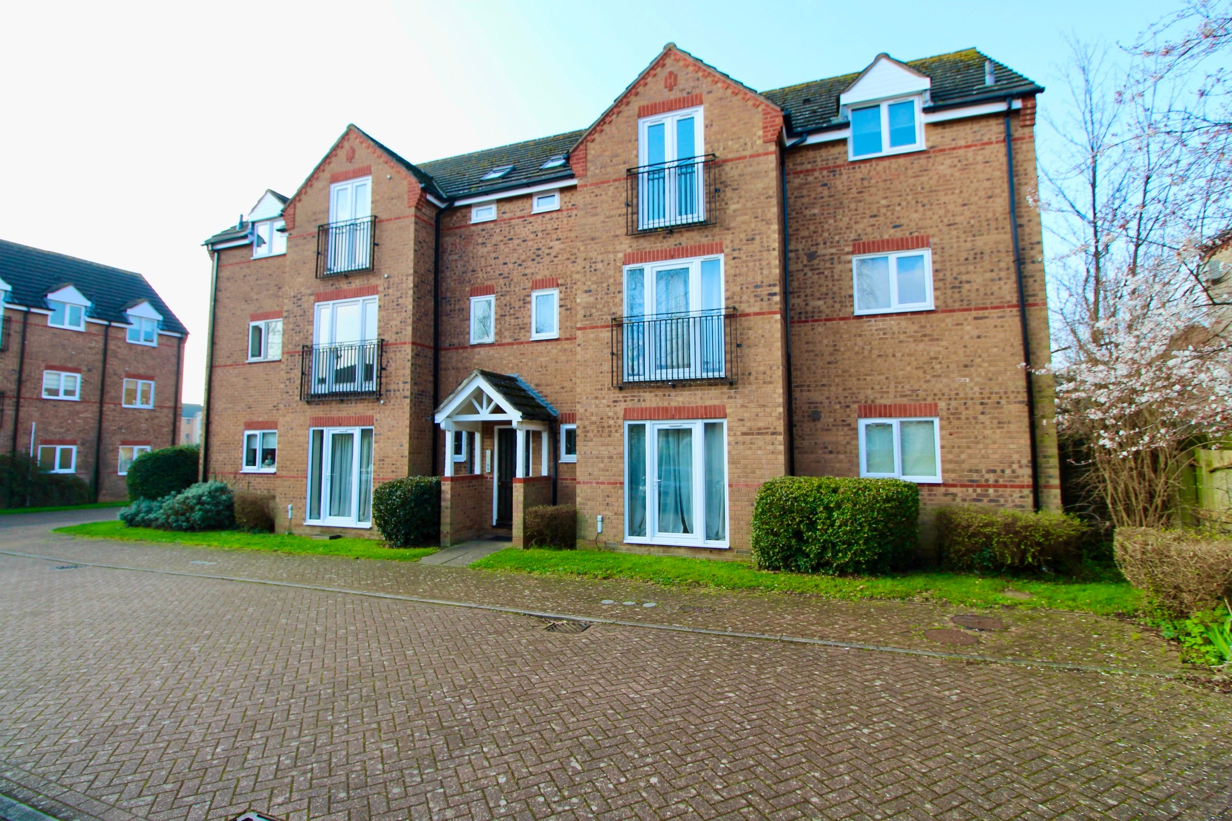 Flat Sovereign Place in Peterborough