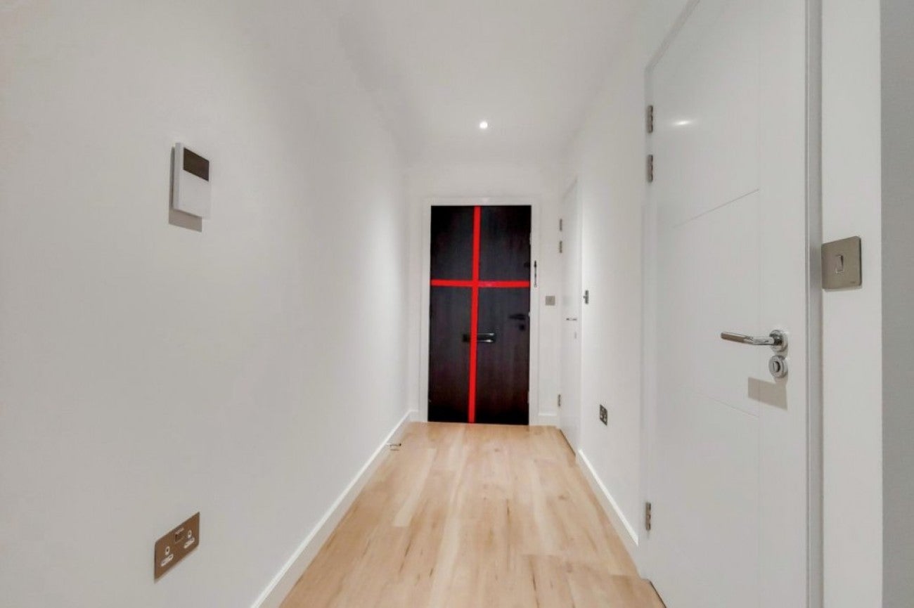 Flat Avion Crescent in Greater London
