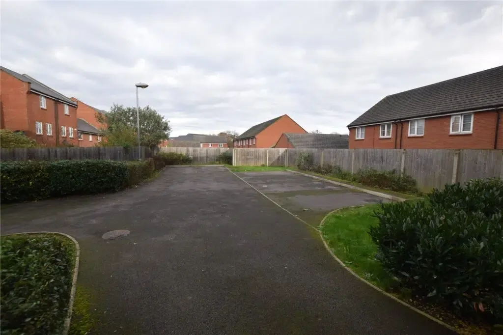 Flat Lasborough Drive in Gloucester