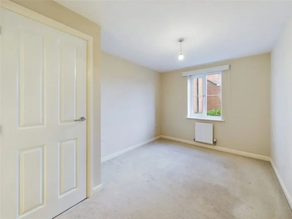 Flat Lasborough Drive in Gloucester