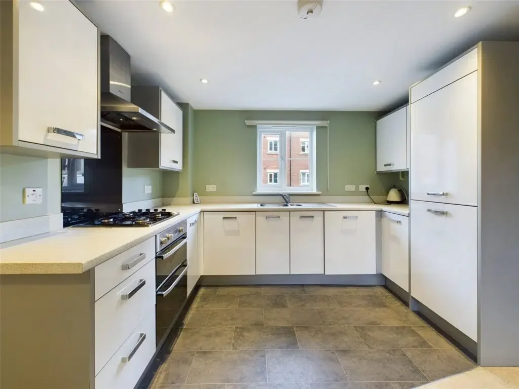 Flat Lasborough Drive in Gloucester
