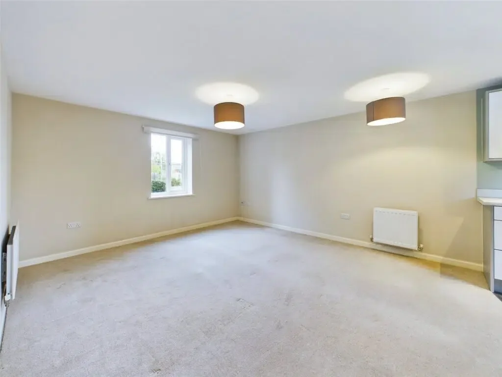 Flat Lasborough Drive in Gloucester