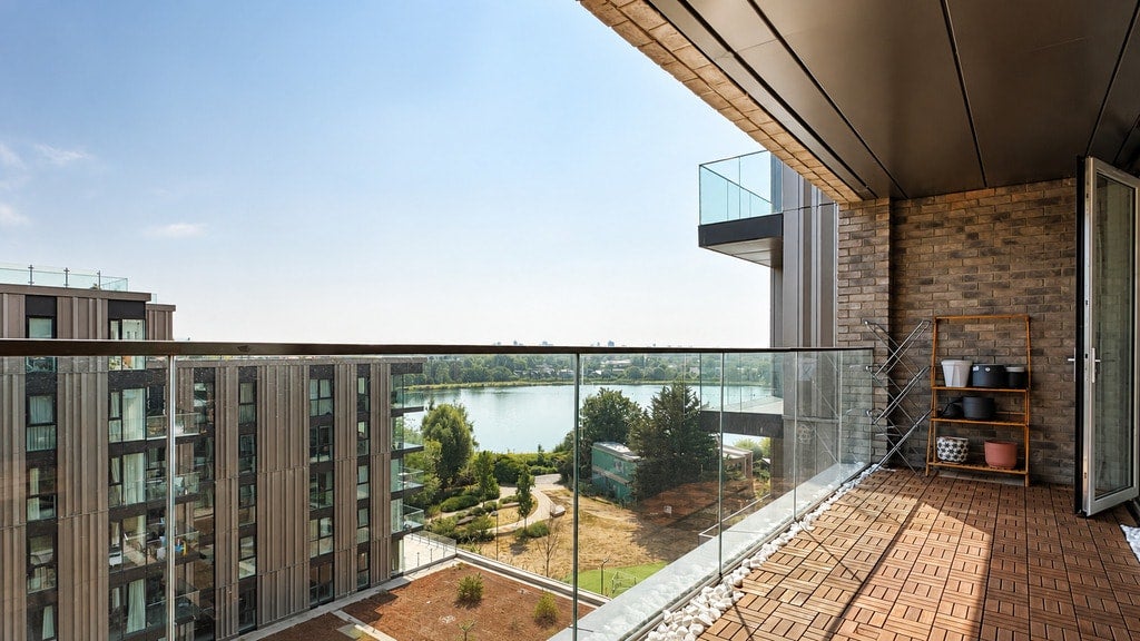 Flat Coster Avenue in Greater London