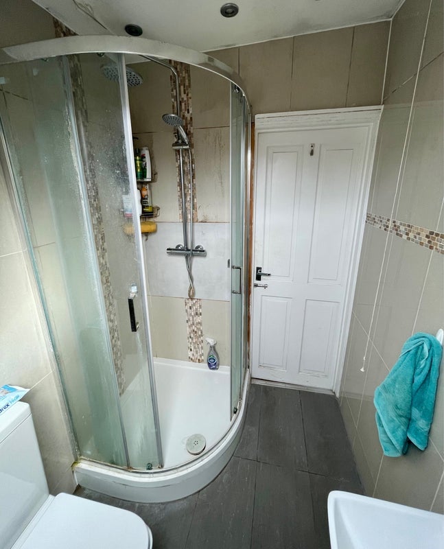 Room Fairbridge Road in Greater London